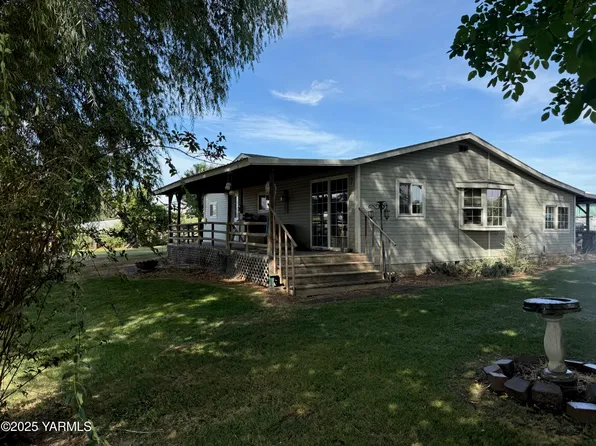 2781 E Zillah Dr, Zillah, WA 98953