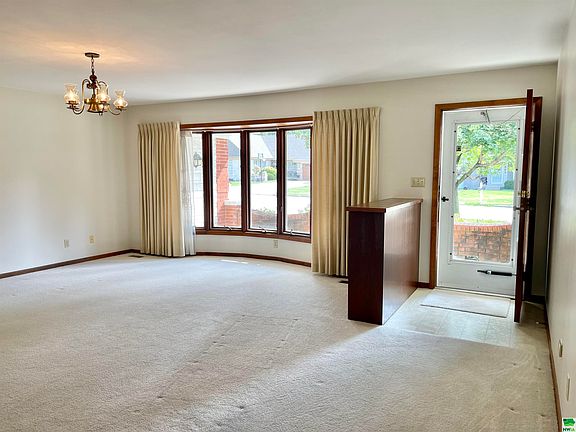 3rd image of 912 Angier Dr