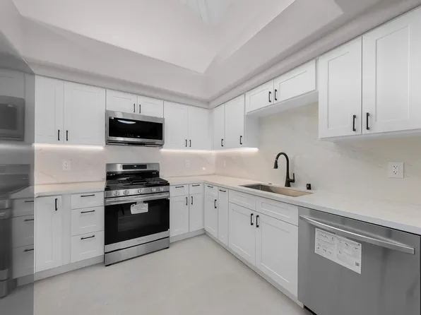 8631 Via Mallorca Unit B, La Jolla, CA 92037