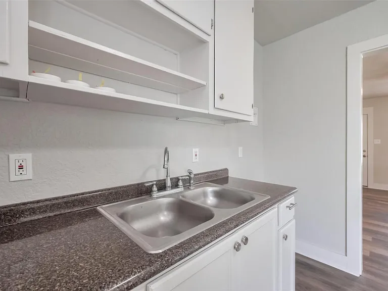 1311 Fred St — Photo 8