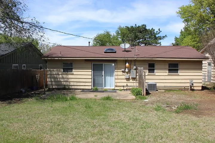 3828 NW 29th St — Photo 11