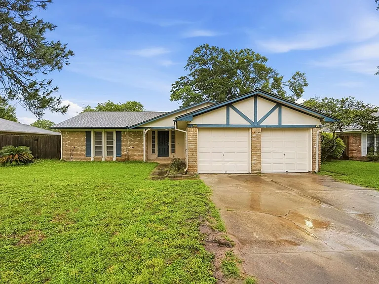 423 Pickford Dr — Photo 1