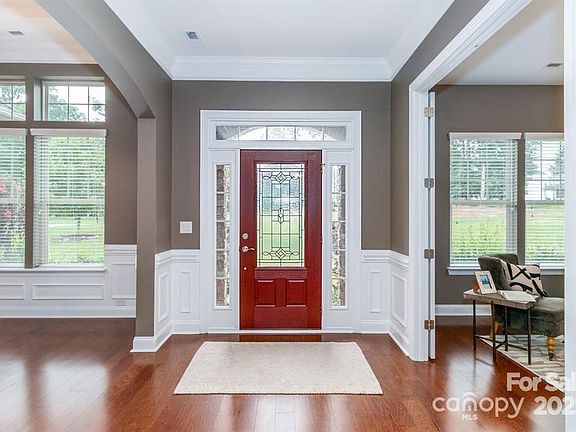 3rd image of 4012 Crismark Dr
