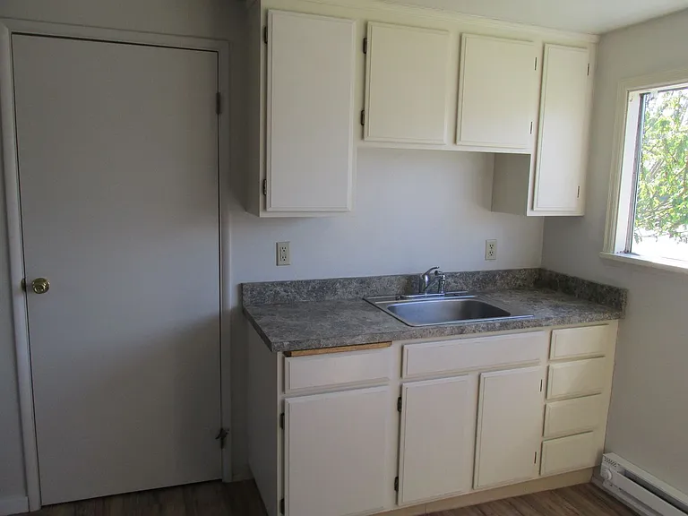345 E Hazel Ave — Photo 4