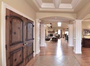 39W385 Long Meadow Ln, St Charles, IL 60175