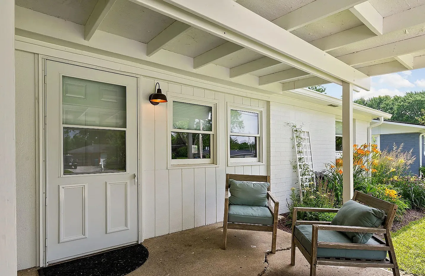 2 bed, 800 sqft, $1,600 — Photo 2