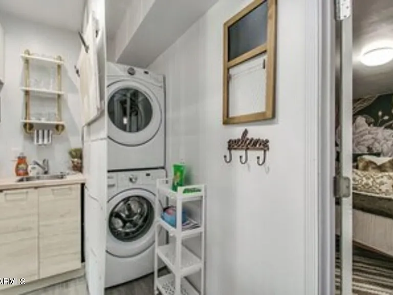 830 E Maryland Ave #2 — Photo 14