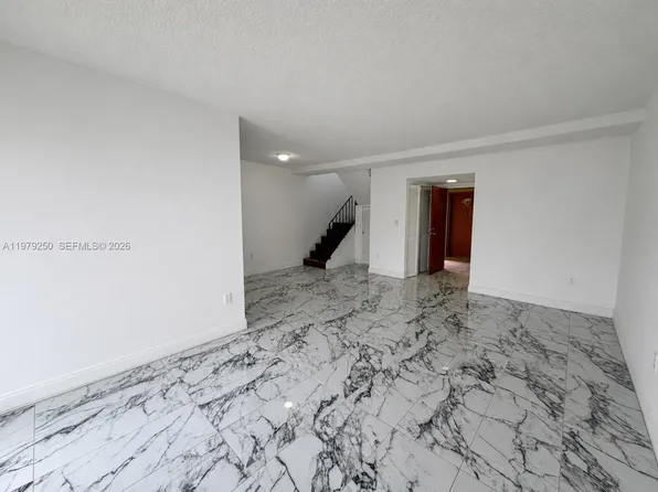 9390 W Flagler St APT 225C, Miami, FL 33174