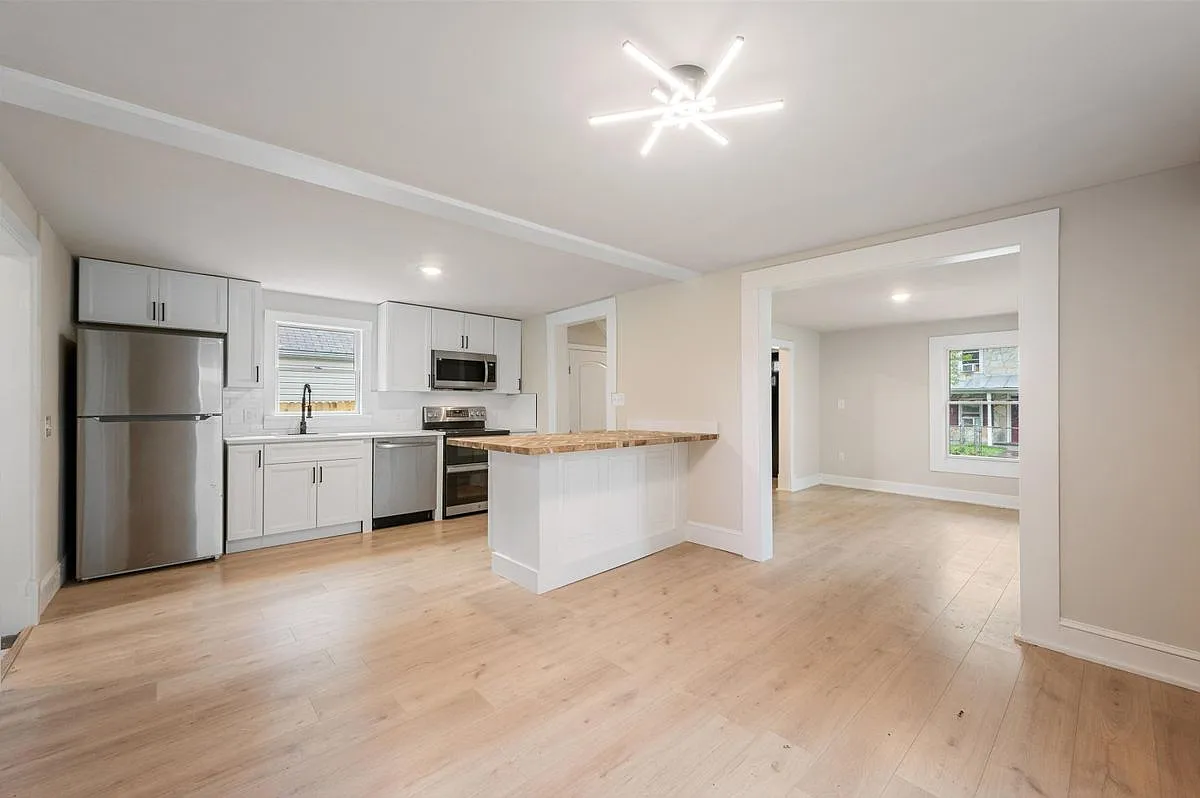 3 bed, 2.0 bath, 1362 sqft, $1,950 — Photo 4