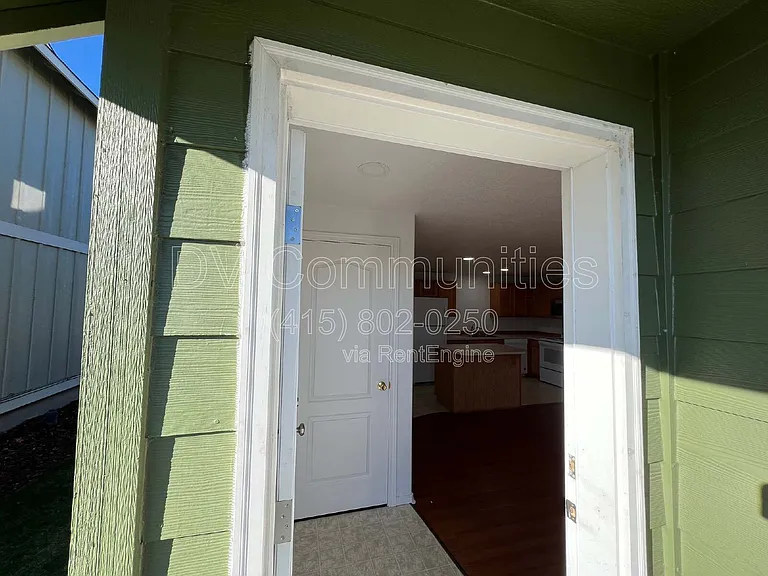 2521 NW Cedar Ave #1 — Photo 2