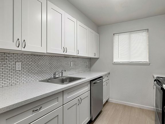 2nd image of 910-918-922 Lafayette St #10739181