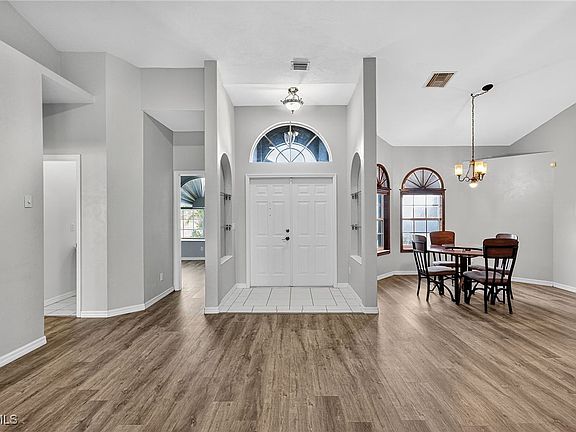 4th image of 1069 Joponica Ave S