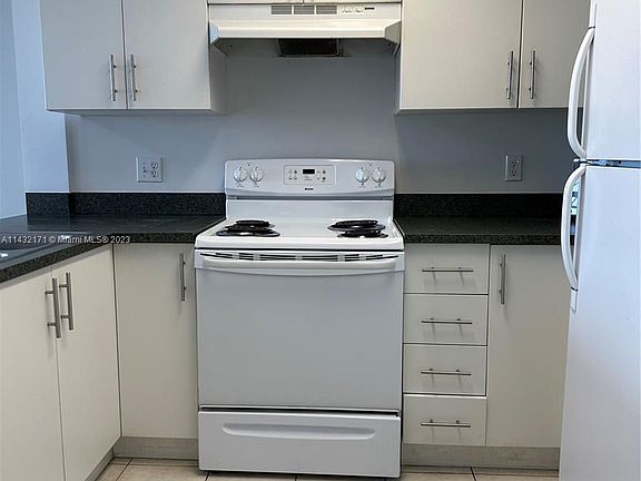3rd image of 3410 Coral Way APT 905