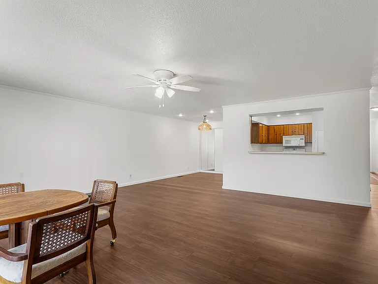 2114 Peach St — Photo 4