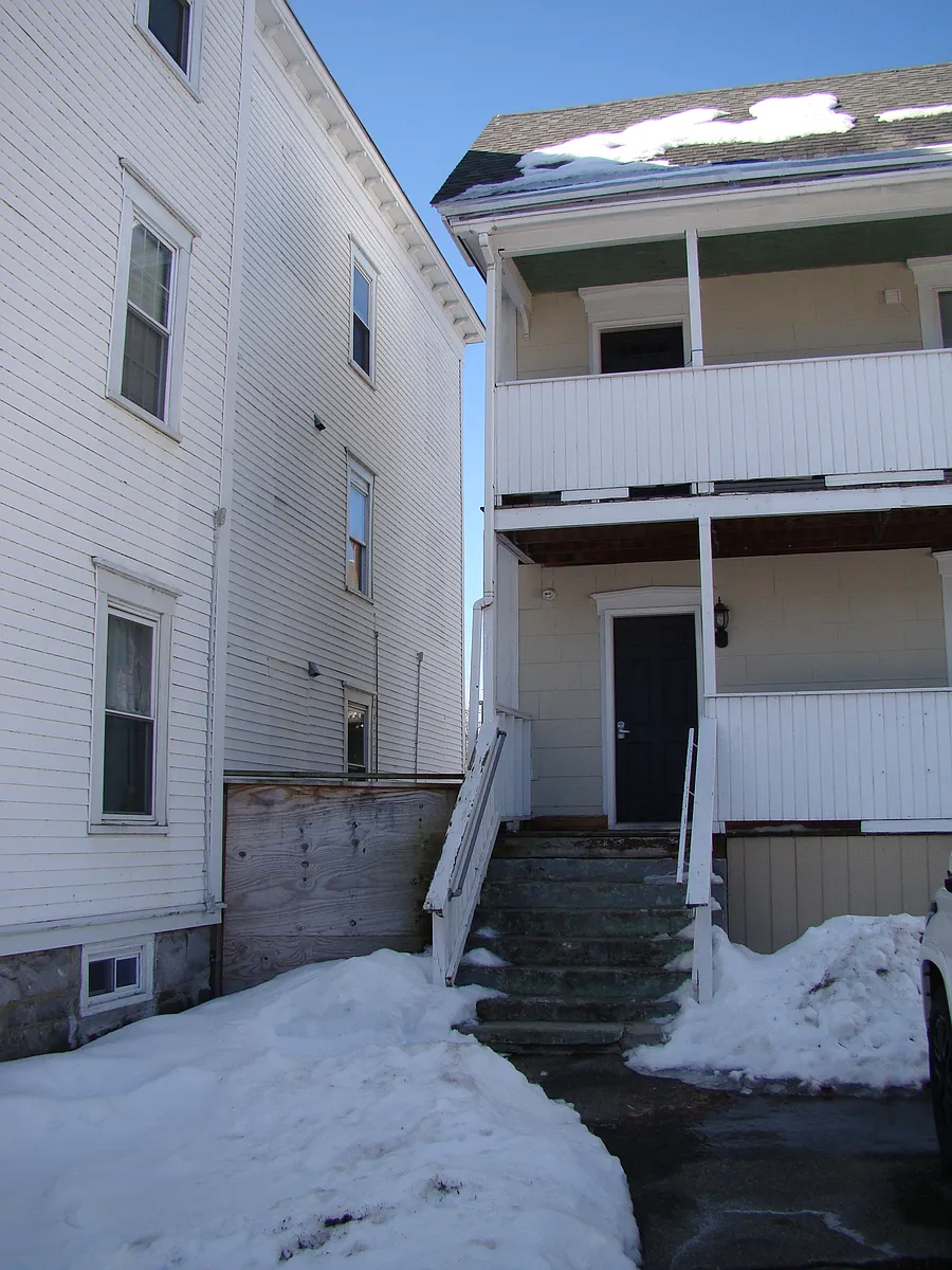 Building Photo - 86 School St #2