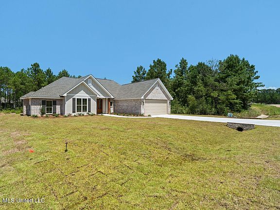 4th image of 21 Redmont Dr