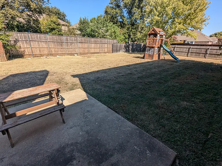 2221 Bershire Dr — Photo 20