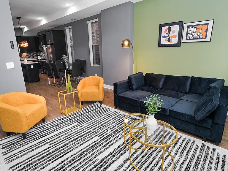 321 S Richmond St #2 — Photo 3