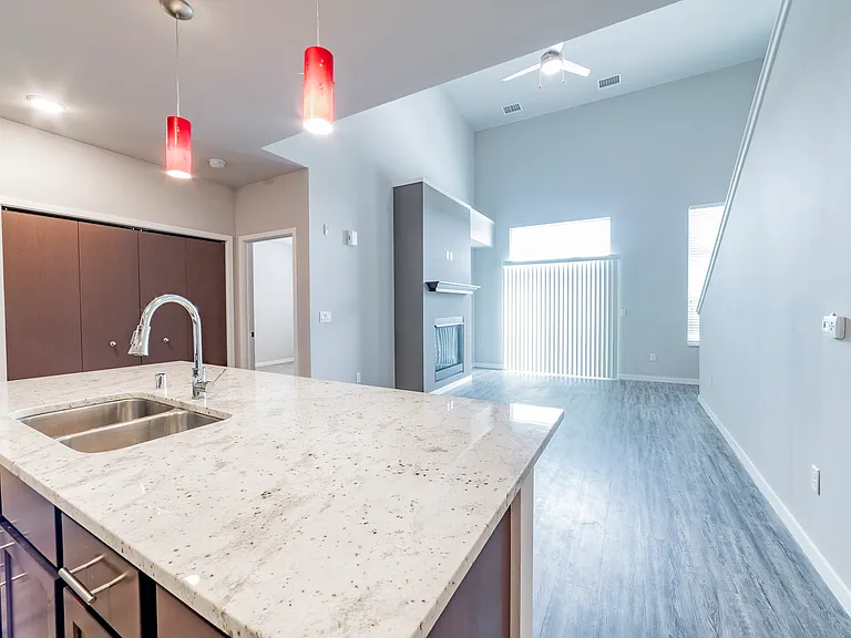 Mammoth Springs Apartments & Townhomes — Photo 76