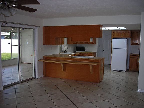 5th image of 5402 17th Ave W