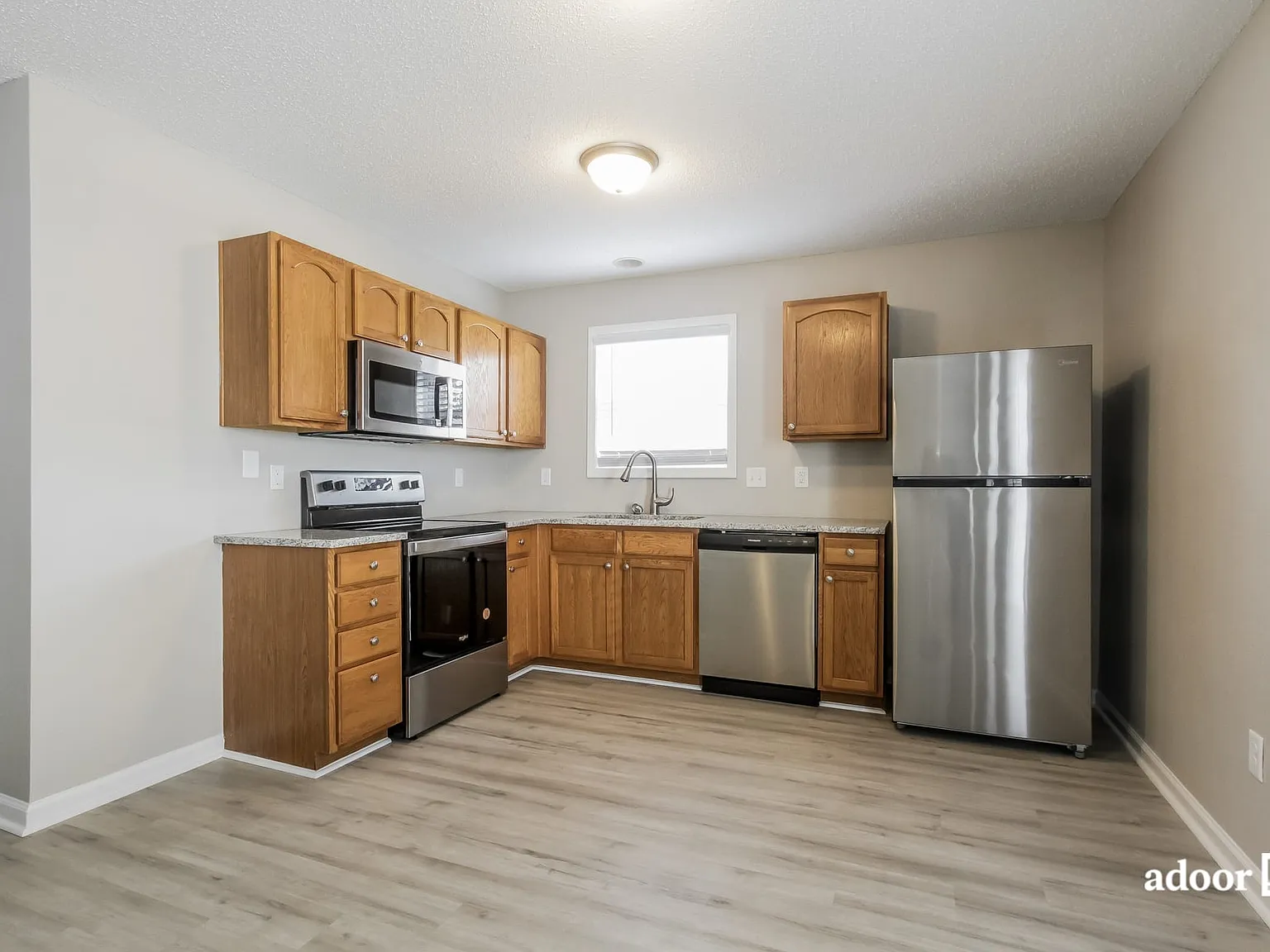 4 bed, 2.5 bath, 1934 sqft, $1,895 — Photo 3