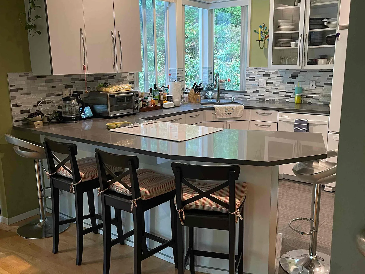 3 bed, 2500 sqft, $5,000 — Photo 2
