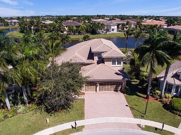 Huge Pie-Shape Lake Lot