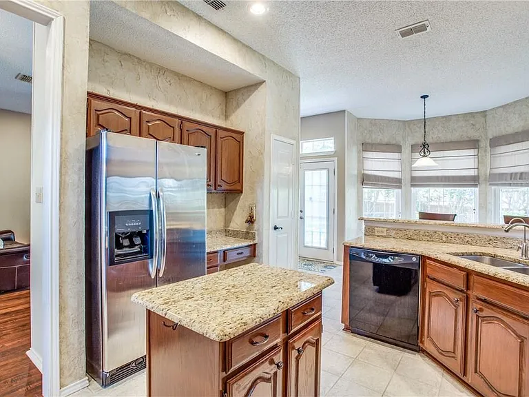 1405 Newbury Ln — Photo 16