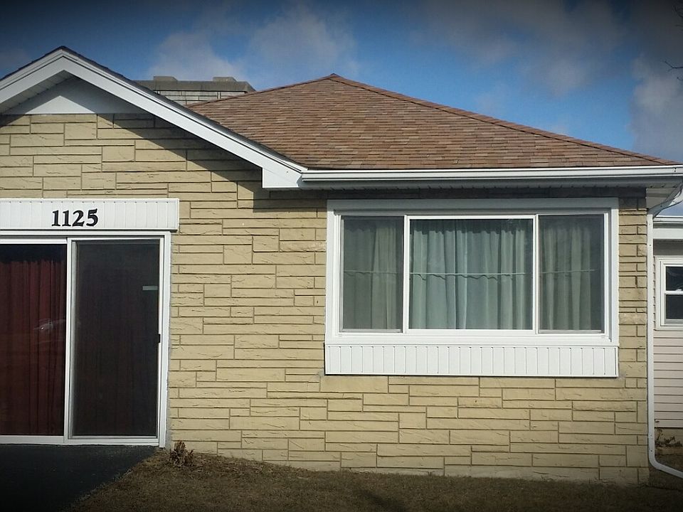 Southern exposure with slider off living room