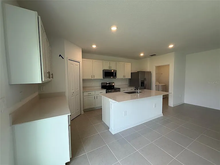 2528 Absolute Ave — Photo 4