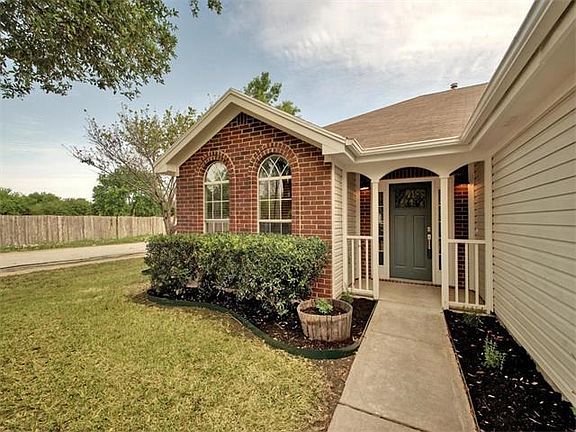 Walkway to front entrance