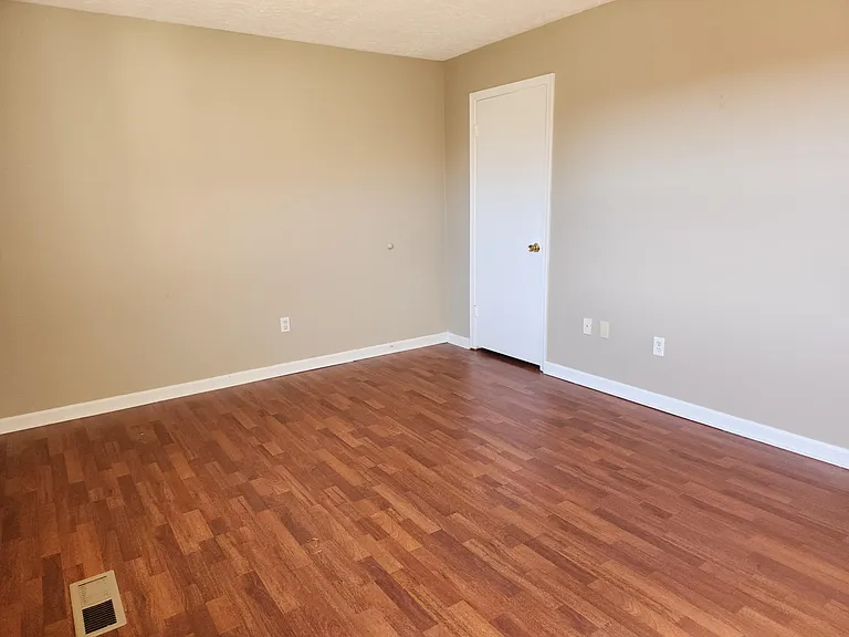 904 Hillwood Dr #D — Photo 6
