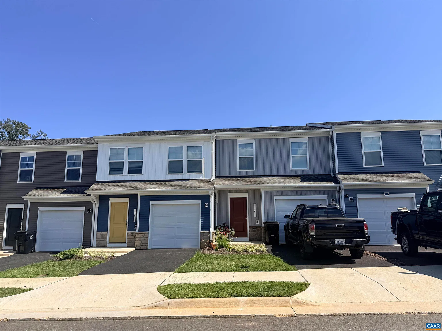 3 bed, 3.5 bath, 1470 sqft, $2,400 — Photo 2