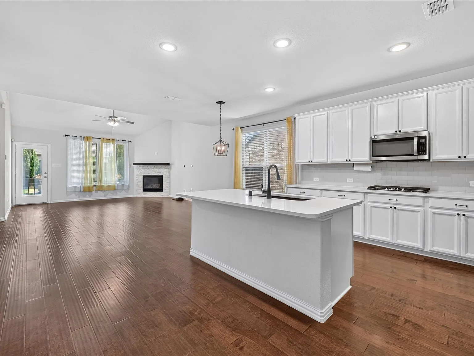 4 bed, 3.5 bath, 2986 sqft, $3,000 — Photo 4