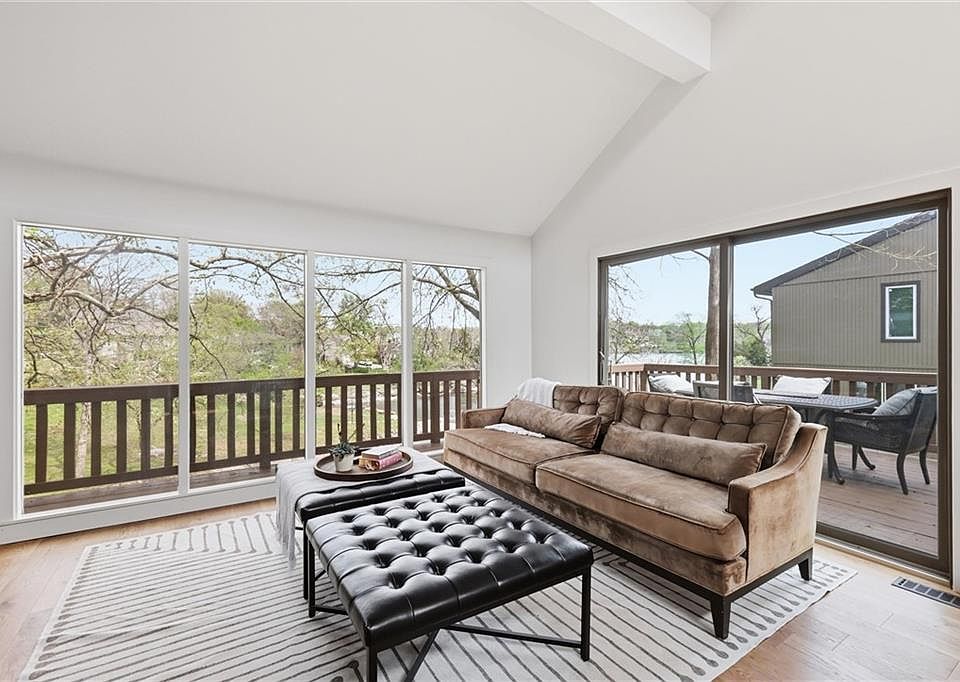 224 NW Locust St, Lees Summit, MO 64064 | Zillow