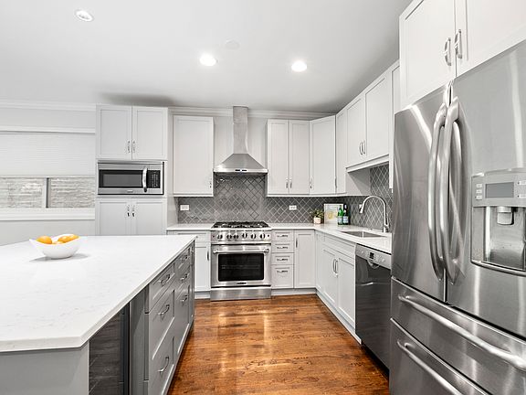 4th image of 1734 W Pierce Ave #1