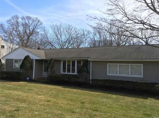 4 Seacliff Ave, Miller Place, NY 11764