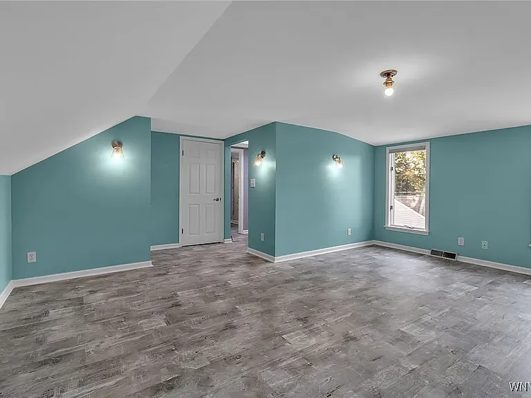 157 Royal Pkwy W — Photo 10