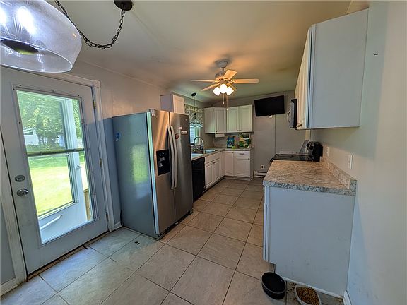4th image of 28 Ranch Village Ln