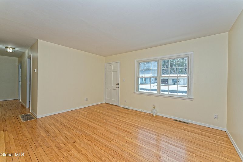 5th image of 26 Mildred Lane