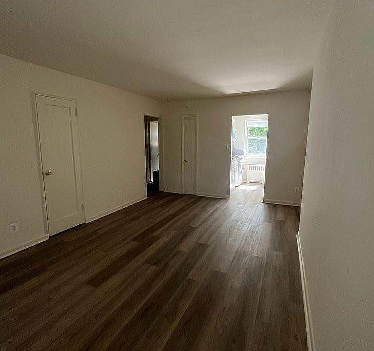1st image of 10 Stratford Ave #3B