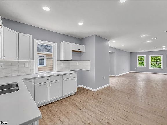 5th image of 3925 Riverside Ave #2