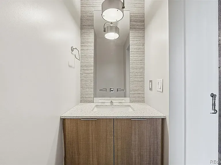 3181 Lawrence St — Photo 15