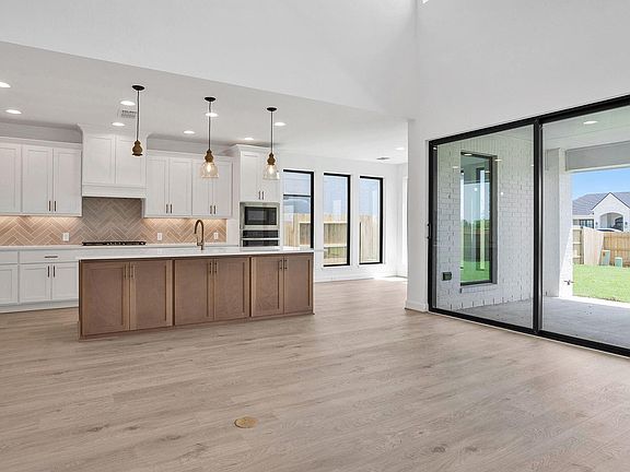 3rd image of 1109 River Rock Cir