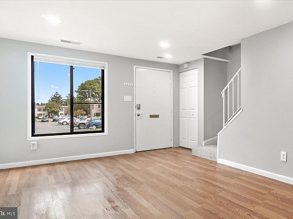 3rd image of 9644 Brassie Way