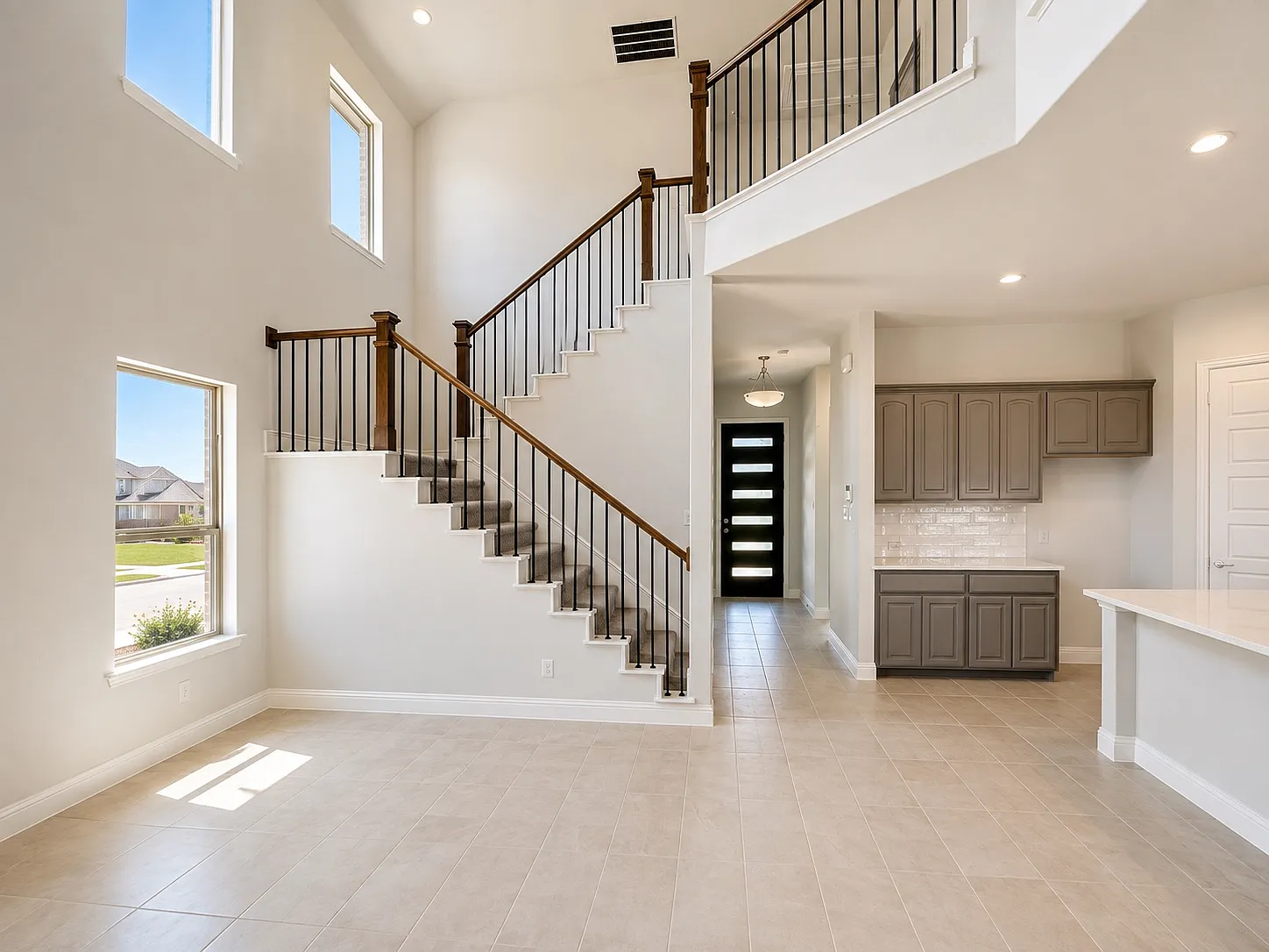 4 bed, 2500 sqft, $2,945 — Photo 4