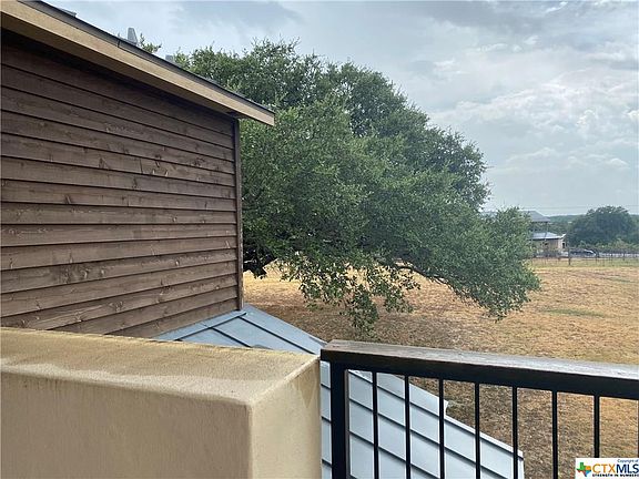 4th image of 1622 Gruene Vineyard Xing