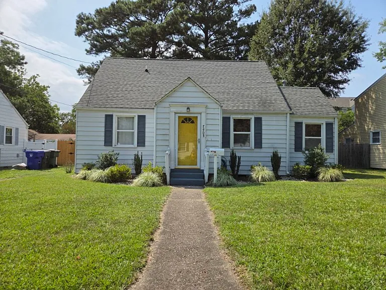 7405 Yorktown Dr — Photo 2