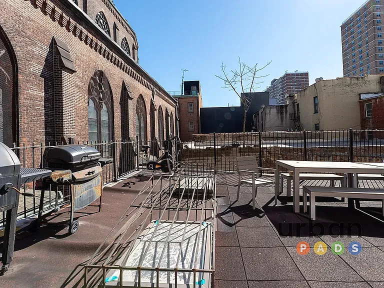 128 Manhattan Ave #1R — Photo 13
