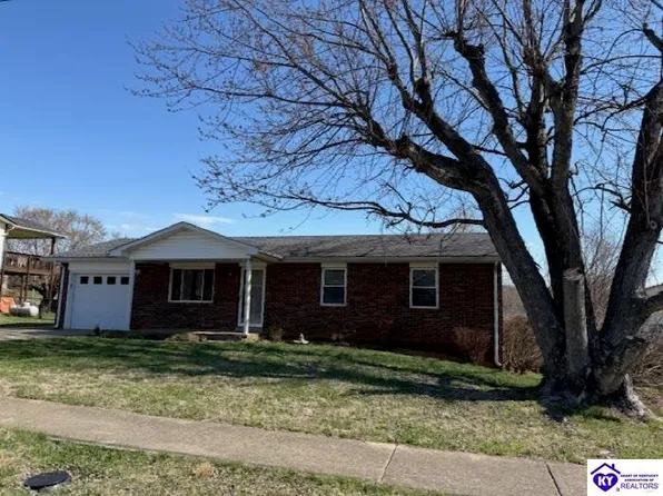 1447 Crestview Dr, Radcliff, KY 40160